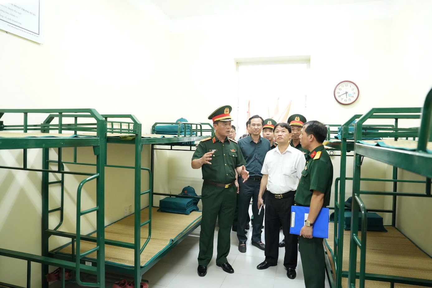 BCH Quân sự xã Thuận An khánh thành công trình chào mừng kỷ niệm 80 năm Ngày truyền thống lực lượng vũ trang Thủ đô (19/10/1946- 19/10/2026)- Ảnh 9.
