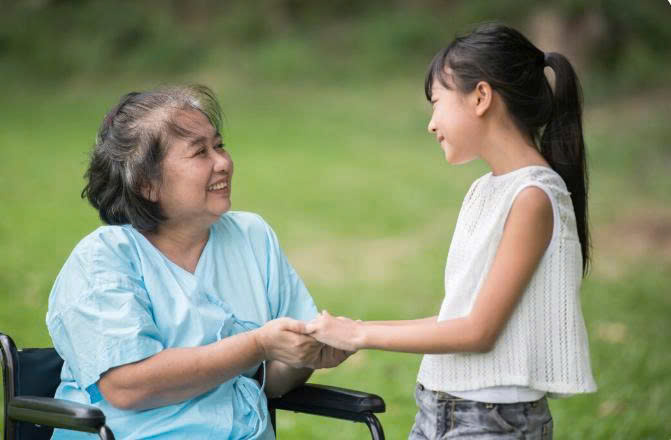 Chăm sóc sức khỏe người cao tuổi và người mắc bệnh mạn tính trong mùa hè- Ảnh 1.