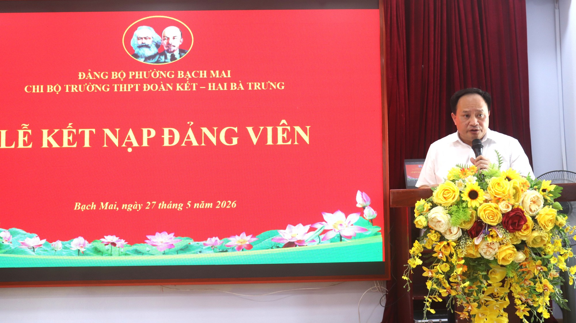 Phường Bạch Mai: 15 học sinh THPT vinh dự được kết nạp Đảng- Ảnh 3.