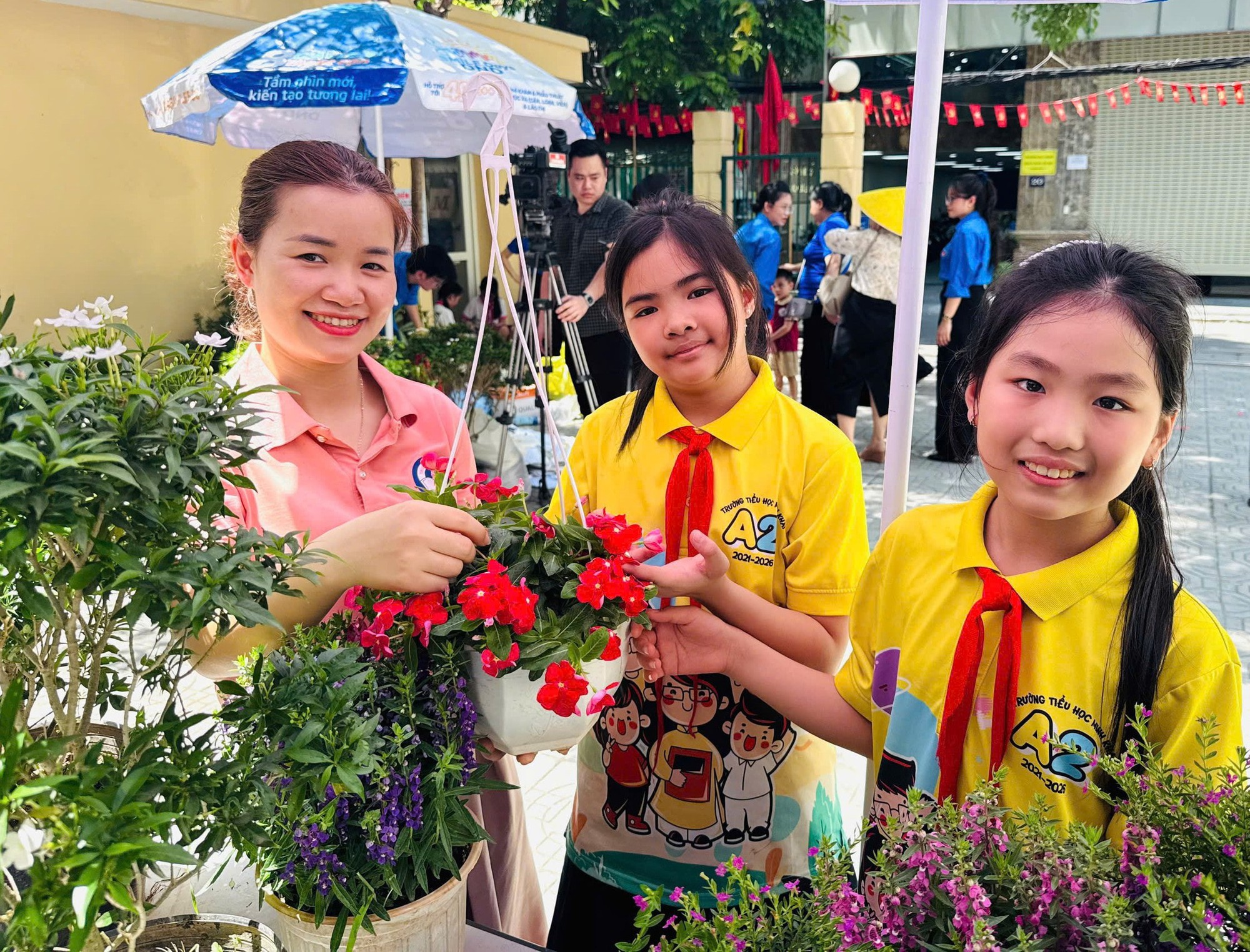 Đoàn viên thanh niên phường Bạch Mai sôi nổi hoạt động “Tử tế vì môi trường”- Ảnh 4.