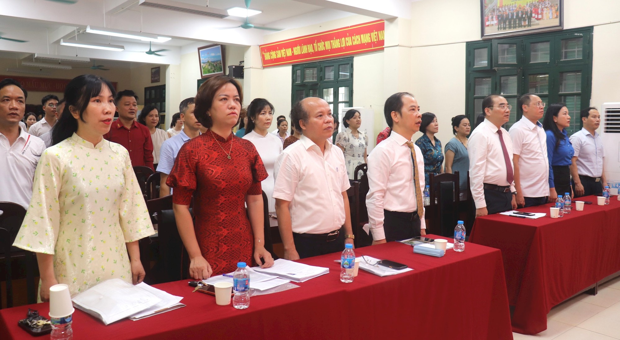 Phường Bạch Mai: 15 học sinh THPT vinh dự được kết nạp Đảng- Ảnh 1.