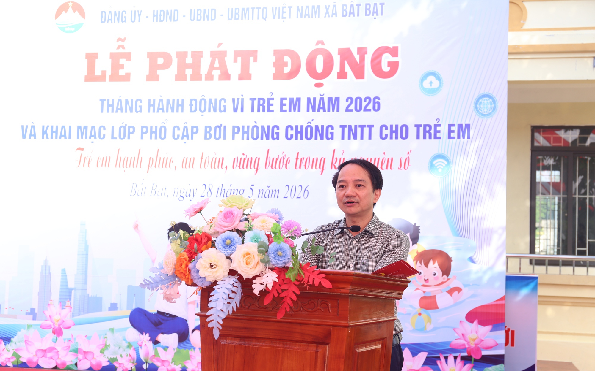 Xã Bất Bạt tổ chức Lễ phát động tháng hành động vì trẻ em năm 2026 và khai mạc lớp phổ cập bơi phòng chống TNTT cho trẻ em.