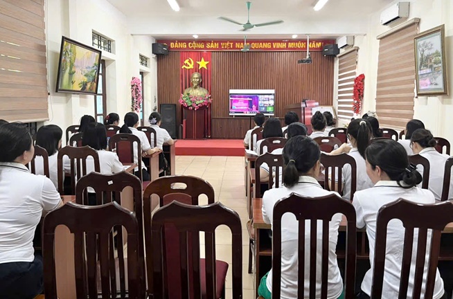 Ban Thường vụ Đảng ủy xã Hoài Đức tổ chức hội nghị nghiên cứu, học tập, triển khai thực hiện Nghị quyết số 02 của Bộ Chính trị và Chương trình hành động của Ban Thường vụ Thành ủy- Ảnh 11.