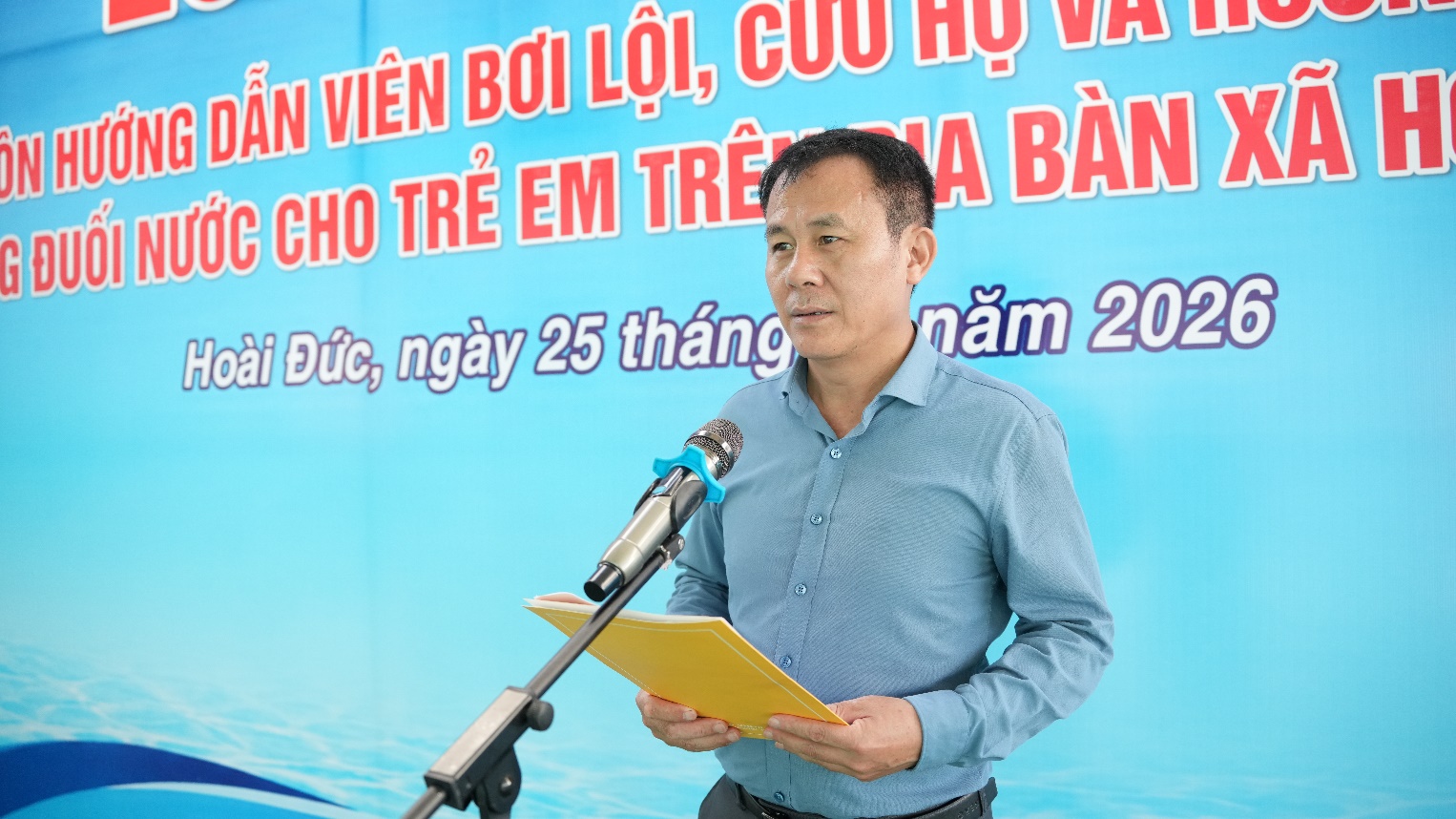 Trung tâm Dịch vụ tổng hợp xã Hoài Đức khai mạc lớp tập huấn chuyên môn hướng dẫn viên bơi lội, cứu hộ và kỹ năng phòng, chống đuối nước- Ảnh 1.
