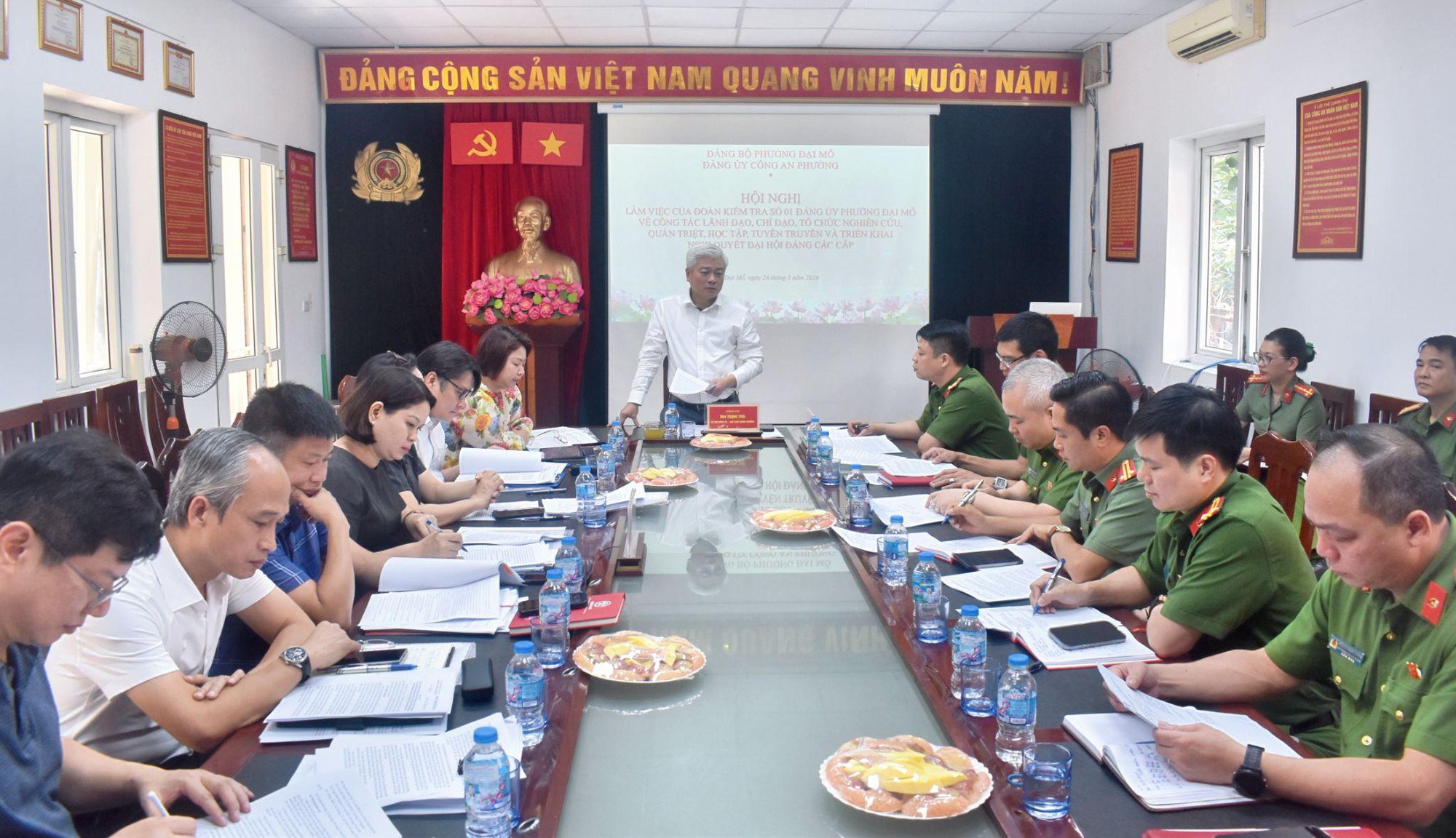 Đảng ủy Công an phường Đại Mỗ làm việc với Đoàn kiểm tra số 01 về việc triển khai Nghị quyết Đại hội Đảng các cấp- Ảnh 1.
