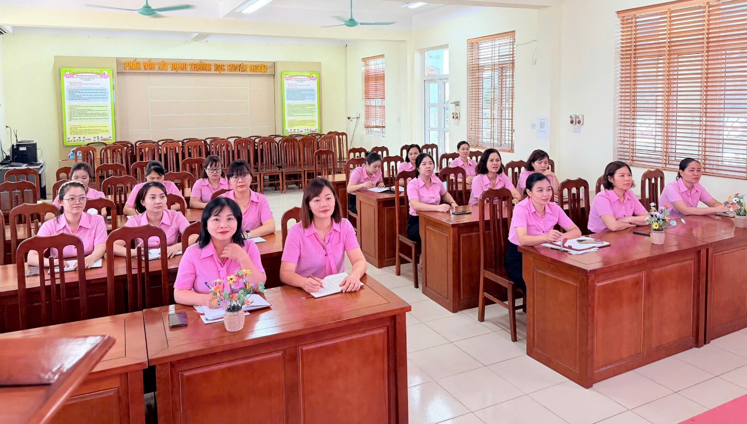 Ban Thường vụ Đảng ủy xã Hoài Đức tổ chức hội nghị nghiên cứu, học tập, triển khai thực hiện Nghị quyết số 02 của Bộ Chính trị và Chương trình hành động của Ban Thường vụ Thành ủy- Ảnh 7.