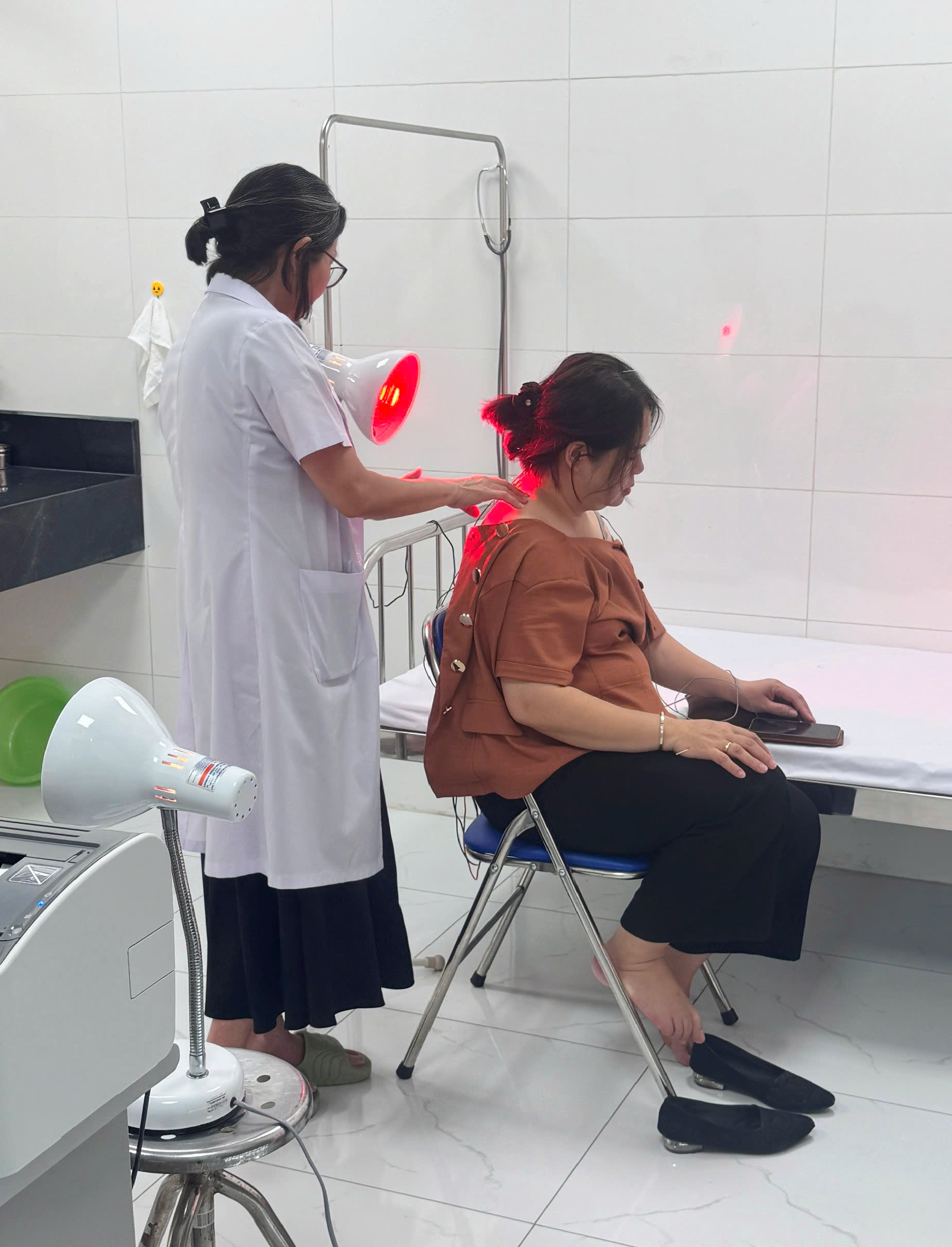 Y học cổ truyền – Giải pháp chăm sóc sức khỏe an toàn, bền vững tại Trạm Y tế phường Nghĩa Đô- Ảnh 1.
