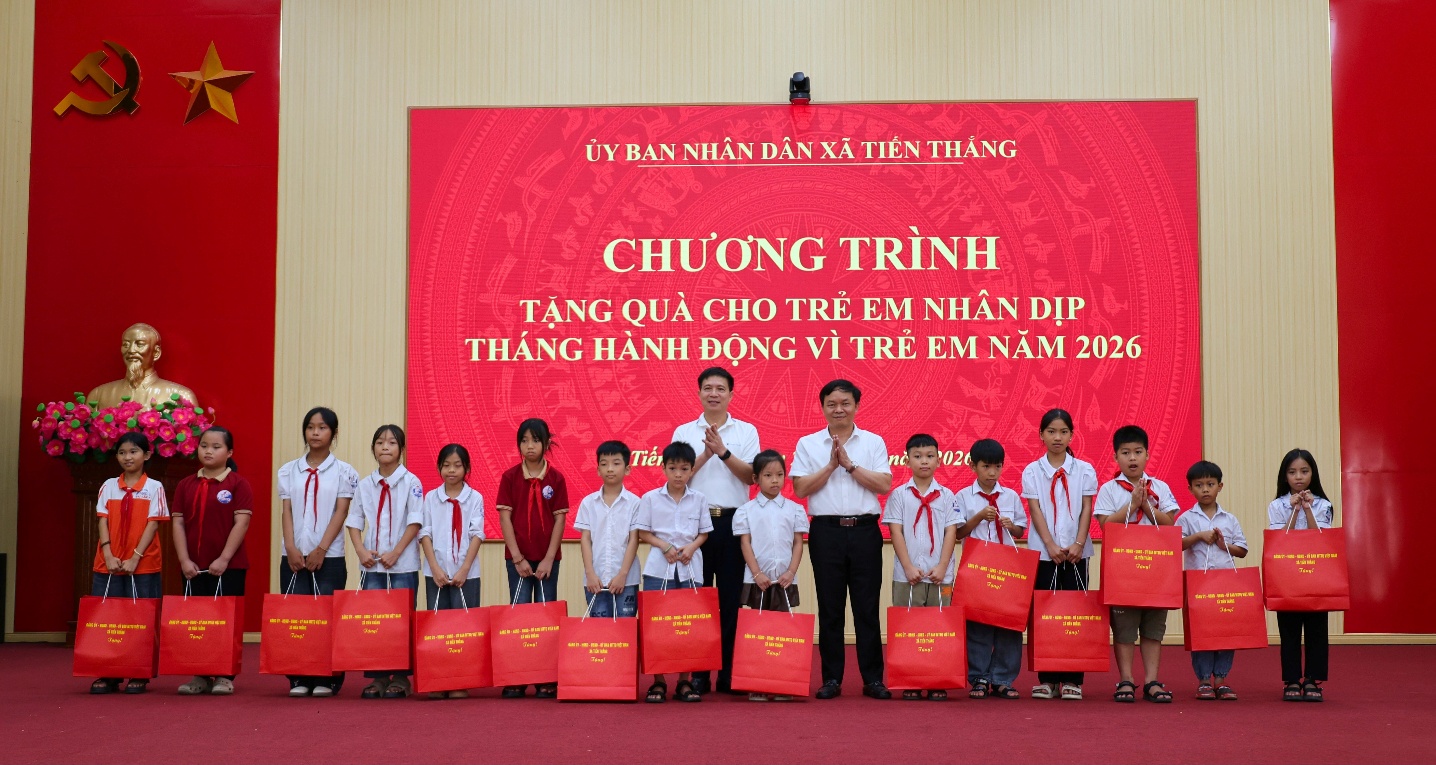Xã Tiến Thắng tổ chức Lễ phát động Tháng hành động vì trẻ em thành phố Hà Nội năm 2026 và tặng quà nhân dịp Quốc tế thiếu nhi 1/6- Ảnh 2.