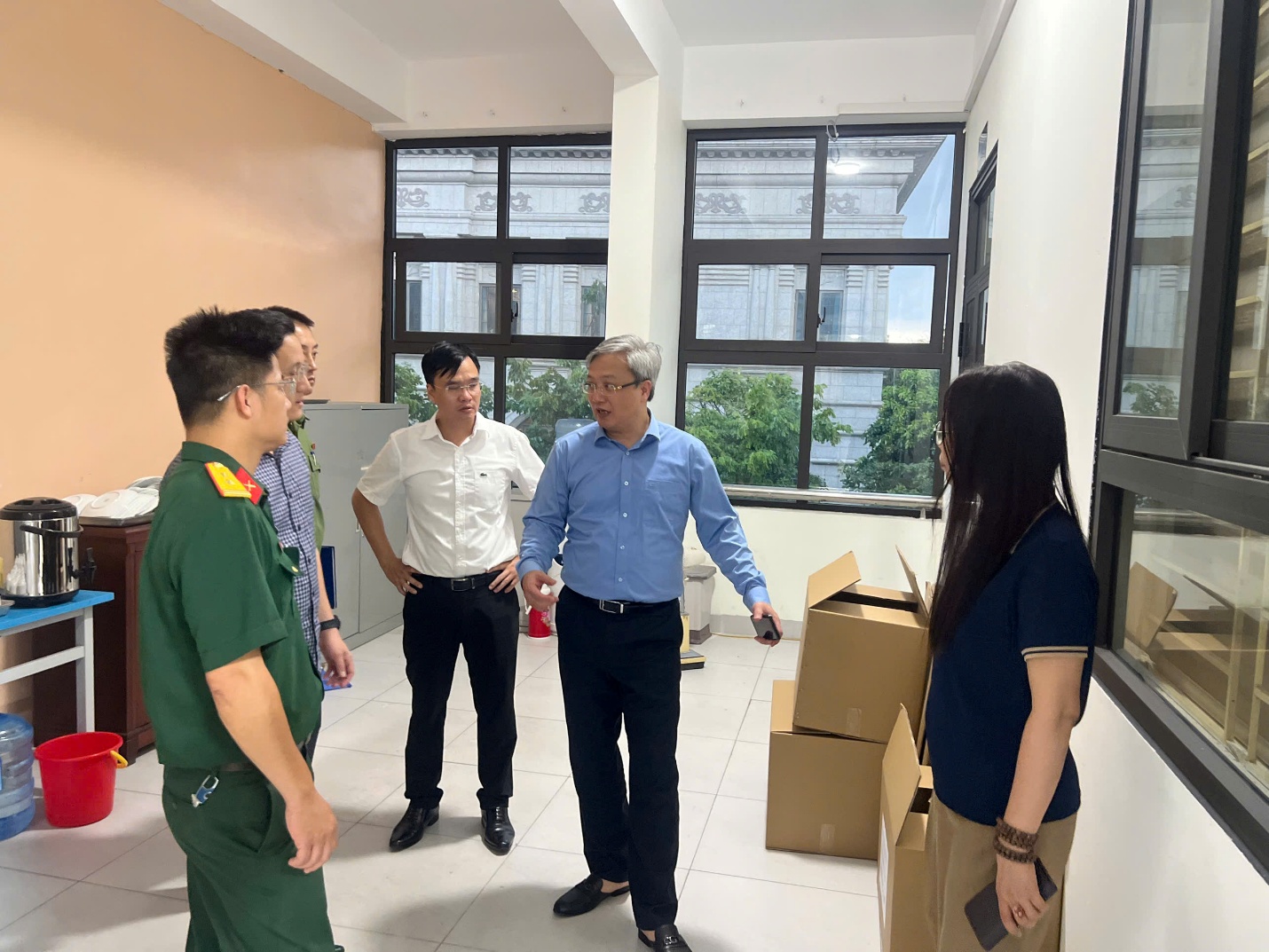 Phường Nghĩa Đô kiểm tra cơ sở vật chất các điểm thi, điểm chấm thi tuyển sinh lớp 10 năm học 2026–2027- Ảnh 2.