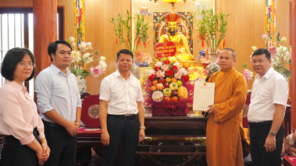 Xã Yên Lãng thăm, tặng quà các cơ sở Phật giáo dịp lễ Phật đản 2026- Ảnh 3.