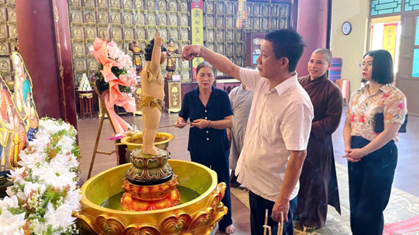 Xã Yên Lãng thăm, tặng quà các cơ sở Phật giáo dịp lễ Phật đản 2026- Ảnh 4.