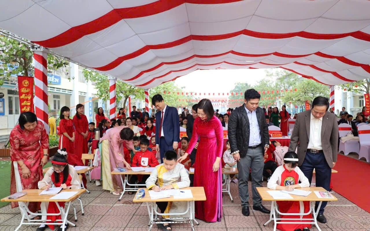 Phường Tùng Thiện đẩy mạnh công tác bảo vệ, chăm sóc trẻ em trong kỷ nguyên số