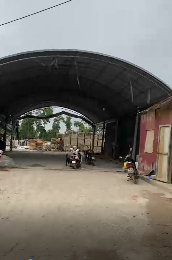 TĂNG CƯỜNG QUẢN LÝ, XỬ LÝ VI PHẠM BẾN BÃI TRÊN ĐỊA BÀN XÃ TRUNG GIÃ- Ảnh 4.