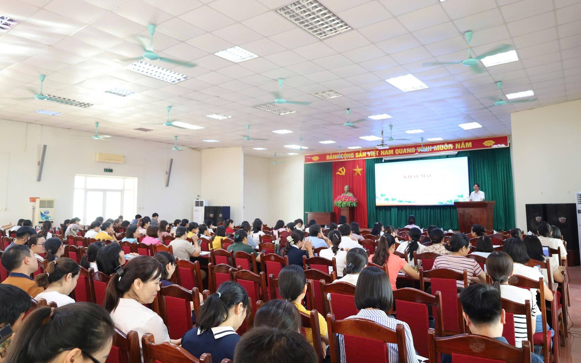 Quảng Oai phối hợp tổ chức tập huấn nghiệp vụ văn thư, lưu trữ cho 162 học viên