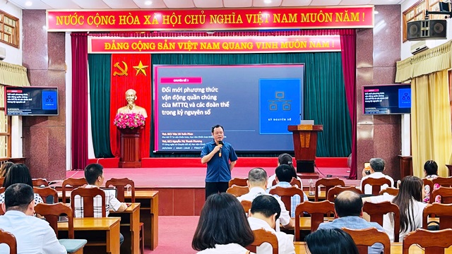 Tổ chức lớp bồi dưỡng kiến thức chuyên sâu về ứng dụng AI cho cán bộ, công chức khối Đảng, MTTQ và các tổ chức CT-XH trên địa bàn 04 phường Long Biên, Bồ Đề, Việt Hưng, Phúc Lợi (lớp 2) năm 2026.- Ảnh 4.