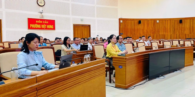 Tổ chức lớp bồi dưỡng kiến thức chuyên sâu về ứng dụng AI cho cán bộ, công chức khối Đảng, MTTQ và các tổ chức CT-XH trên địa bàn 04 phường Long Biên, Bồ Đề, Việt Hưng, Phúc Lợi (lớp 2) năm 2026.- Ảnh 1.