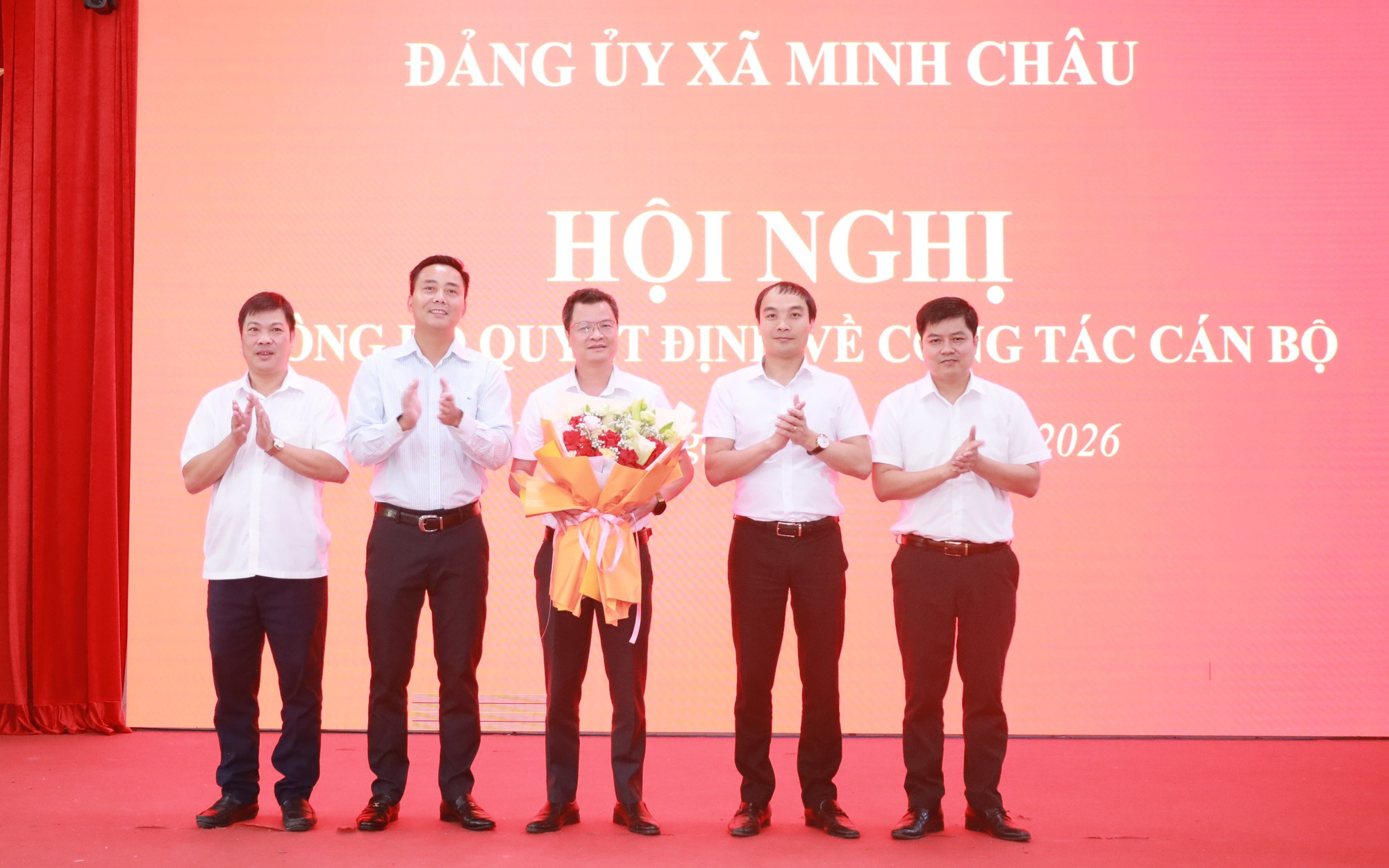 Xã Minh Châu công bố các Quyết định về công tác cán bộ và chuyển giao hội Người cao tuổi, Hội Chữ thập đỏ về trực thuộc Uỷ ban MTTQ Việt Nam xã.