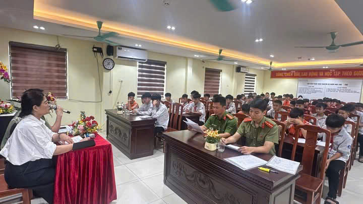 TUYÊN TRUYỀN, GIÁO DỤC PHÁP LUẬT CHO HỌC SINH TRƯỜNG THCS TÂN DÂN- Ảnh 4.