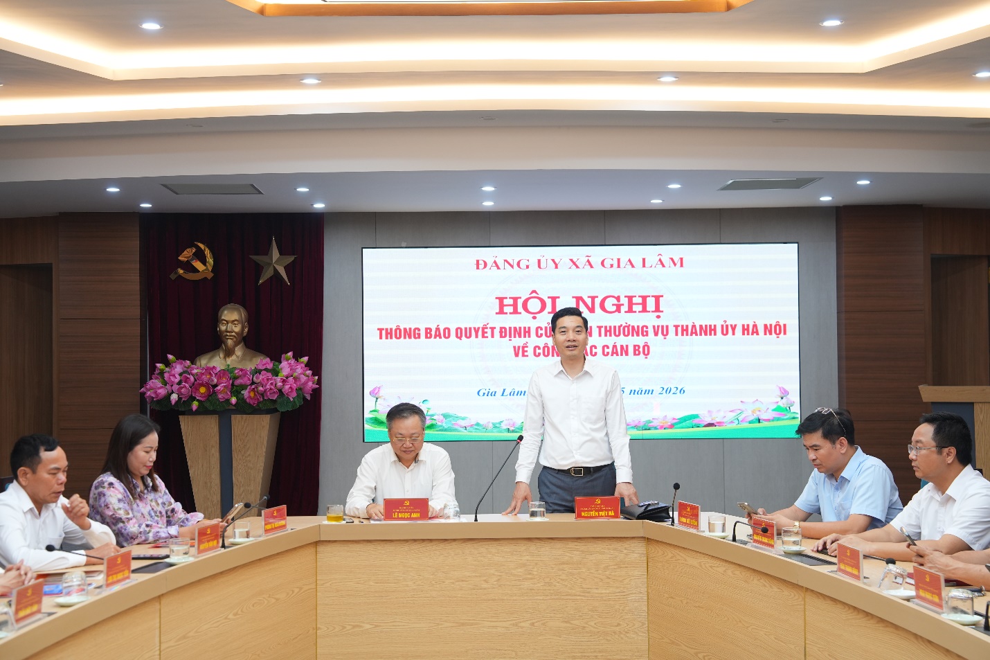 Xã Gia Lâm tổ chức hội nghị thông báo quyết định về công tác cán bộ và gặp mặt cán bộ chủ chốt nhận nhiệm vụ mới- Ảnh 4.