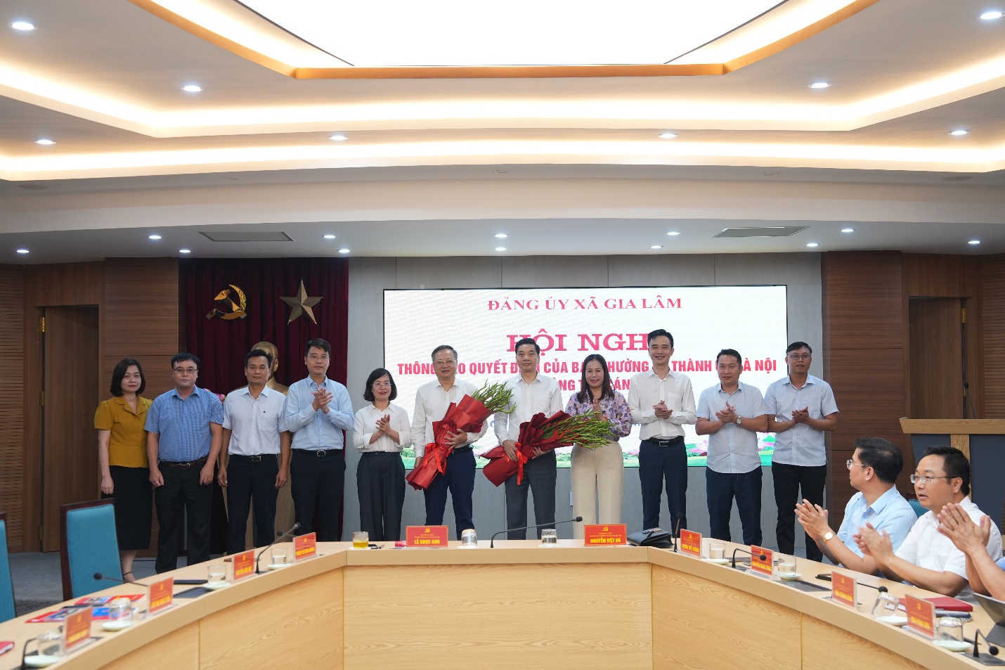 Xã Gia Lâm tổ chức hội nghị thông báo quyết định về công tác cán bộ và gặp mặt cán bộ chủ chốt nhận nhiệm vụ mới- Ảnh 6.