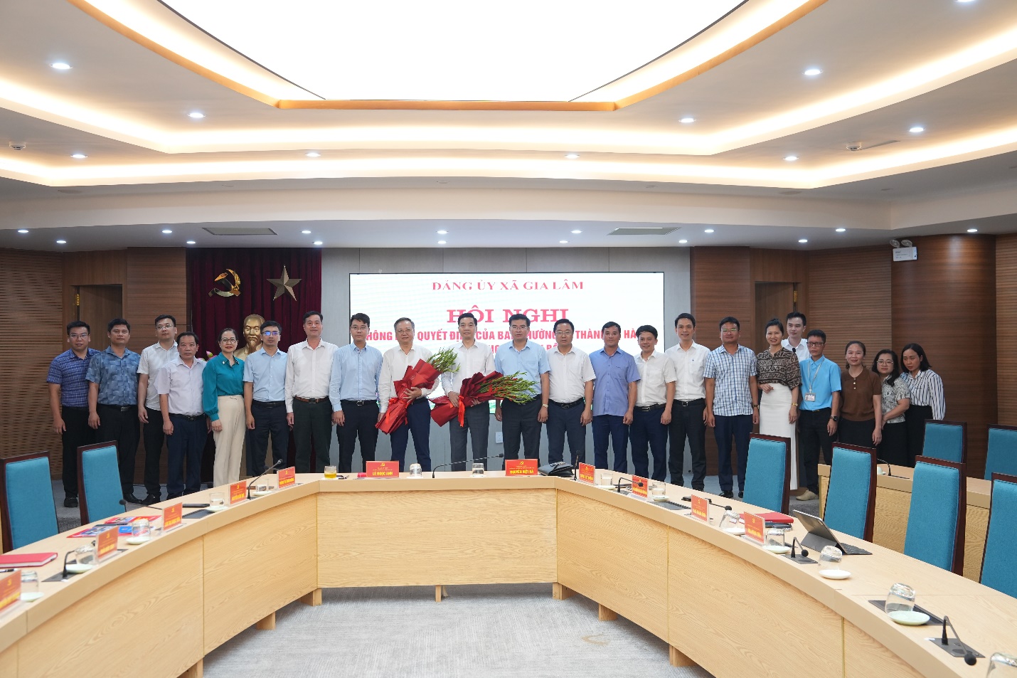 Xã Gia Lâm tổ chức hội nghị thông báo quyết định về công tác cán bộ và gặp mặt cán bộ chủ chốt nhận nhiệm vụ mới- Ảnh 7.