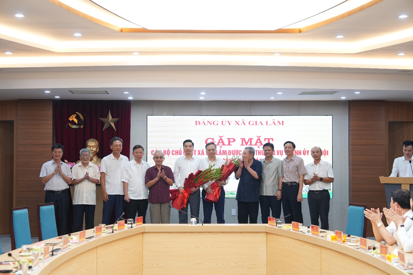 Xã Gia Lâm tổ chức hội nghị thông báo quyết định về công tác cán bộ và gặp mặt cán bộ chủ chốt nhận nhiệm vụ mới- Ảnh 9.