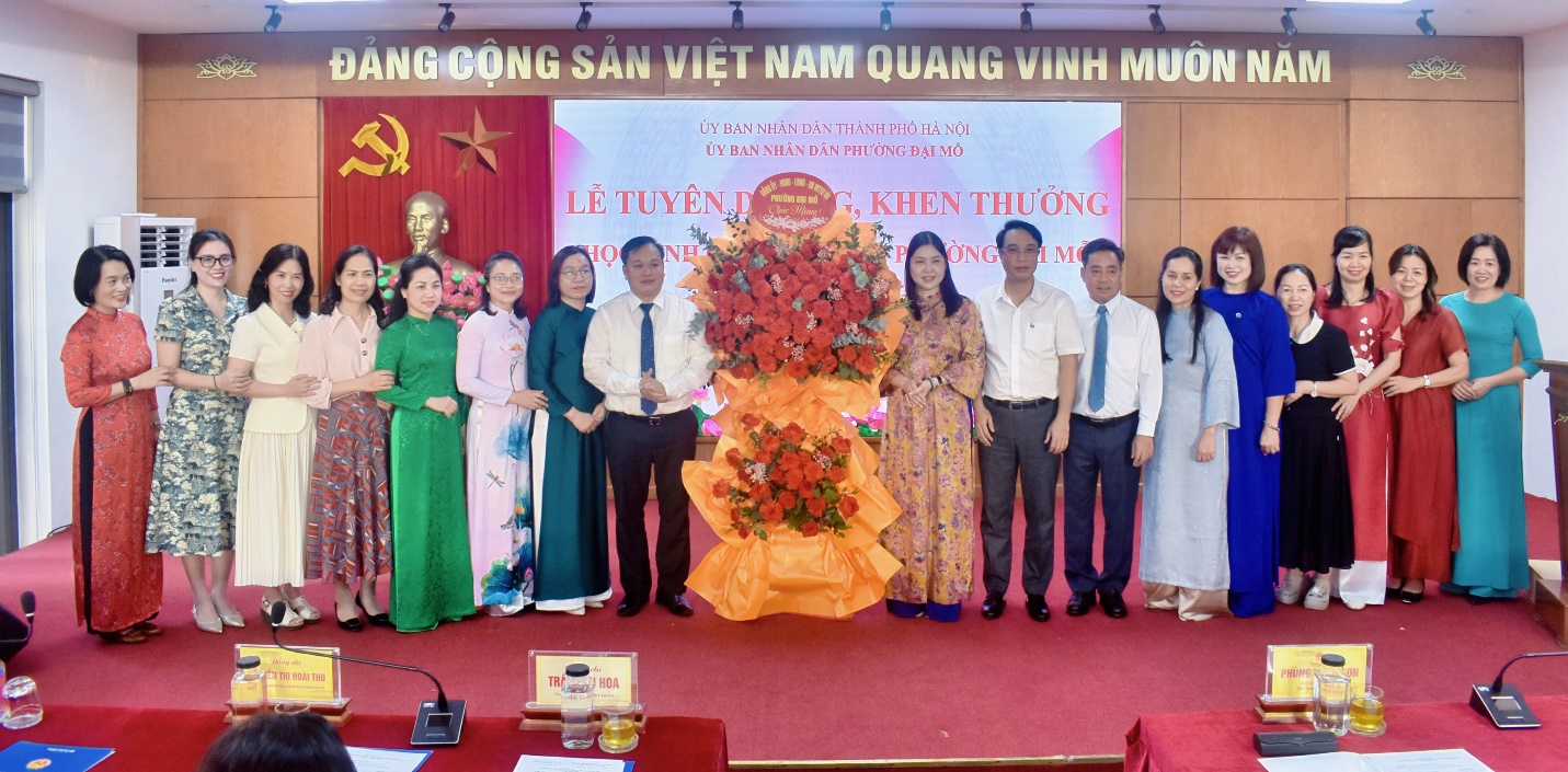 Tuyên dương, khen thưởng học sinh giỏi tiêu biểu năm học 2025 – 2026- Ảnh 3.