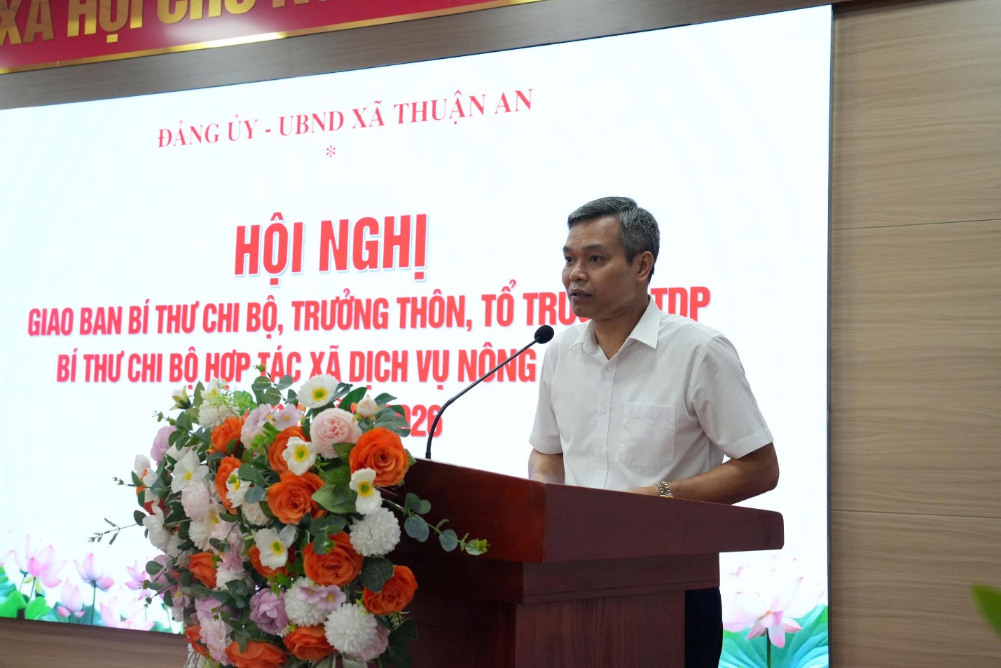 Hội nghị giao ban Bí thư chi bộ, Trưởng thôn, Tổ trưởng tổ dân phố, Bí thư chi bộ HTX dịch vụ nông nghiệp tháng 6/2026- Ảnh 8.