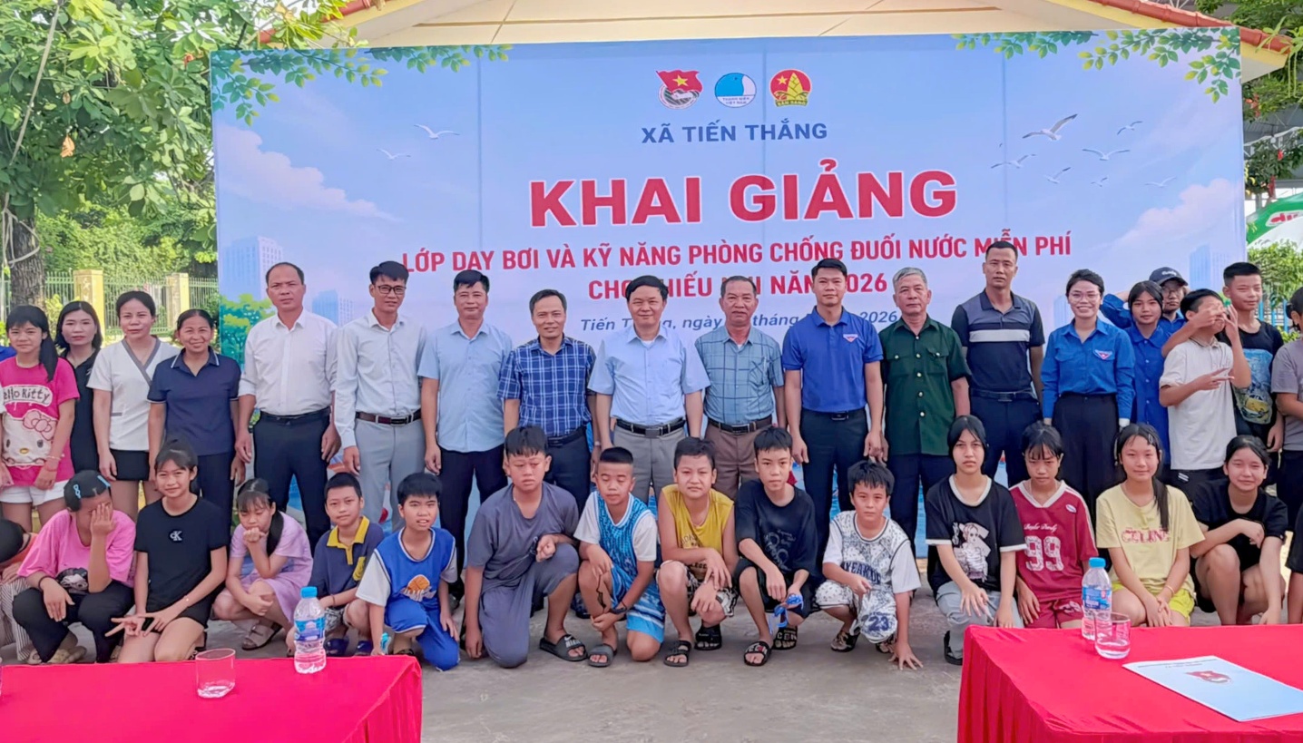 Khai giảng lớp dạy bơi và kỹ năng phòng, chống đuối nước miễn phí cho thiếu nhi hè năm 2026- Ảnh 1.