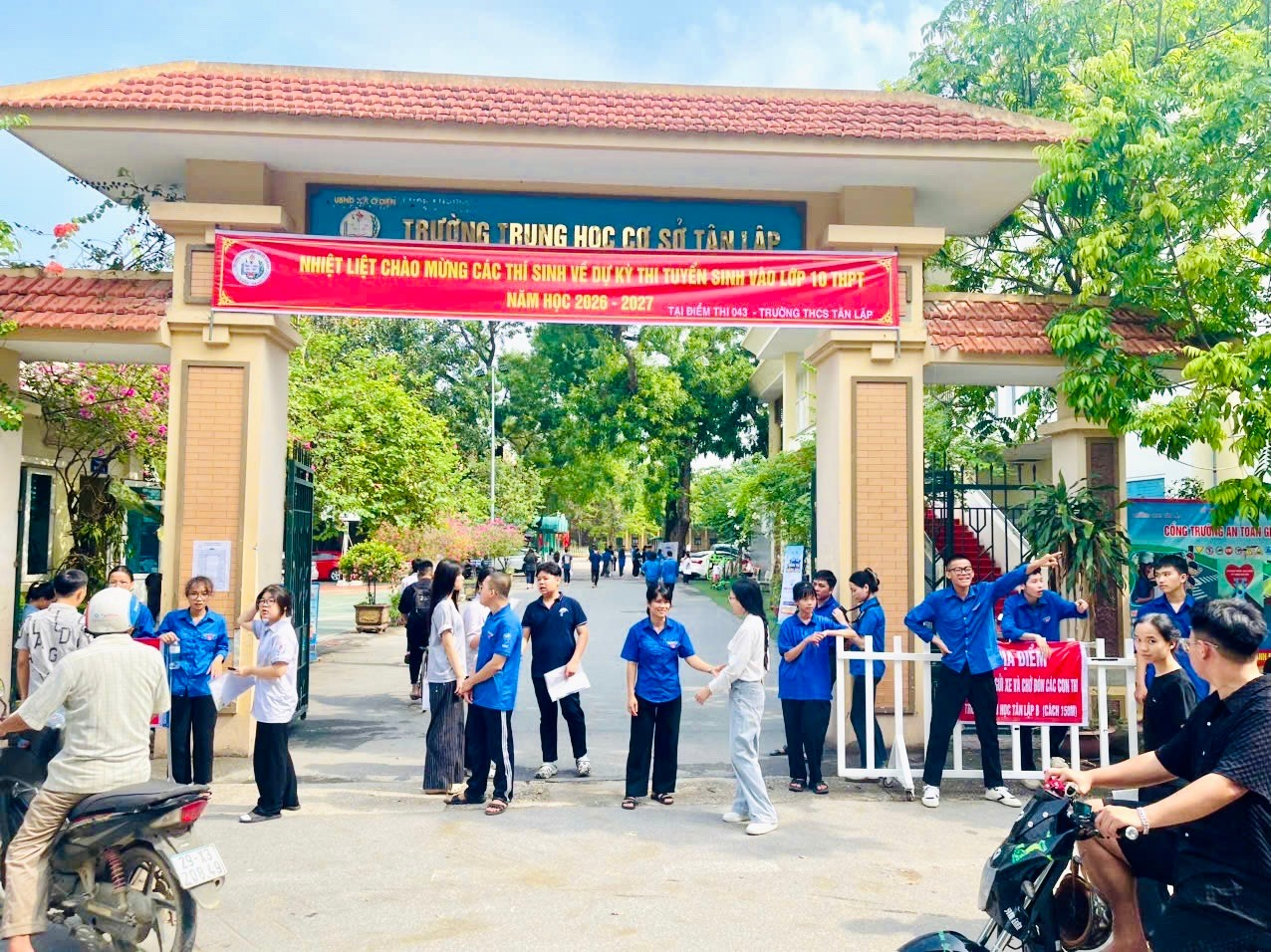 1.866 thí sinh làm thủ tục thi vào lớp 10 THPT công lập tại 4 điểm thi trên địa bàn xã Ô Diên- Ảnh 3.
