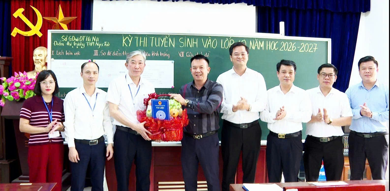 Lãnh đạo xã Hát Môn thăm, động viên, kiểm tra các điểm thi kì thi tuyển sinh vào lớp 10 THPT năm học 2026 - 2027- Ảnh 1.