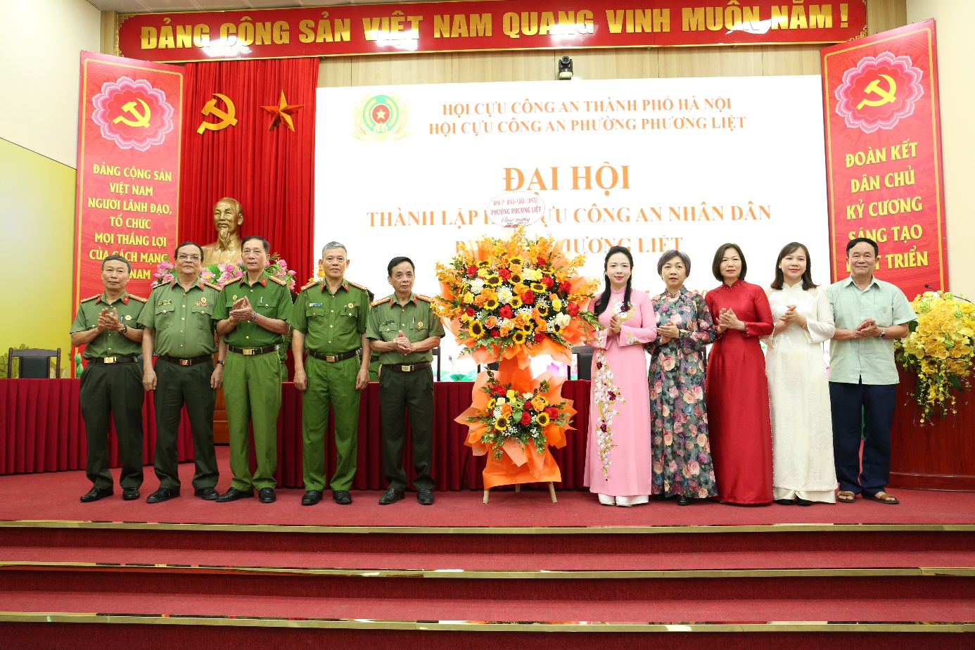 ĐẠI HỘI THÀNH LẬP HỘI CỰU CÔNG AN NHÂN DÂN PHƯỜNG PHƯƠNG LIỆT NHIỆM KỲ 2026 - 2031: ĐOÀN KẾT, GƯƠNG MẪU VÀ TRÁCH NHIỆM- Ảnh 1.