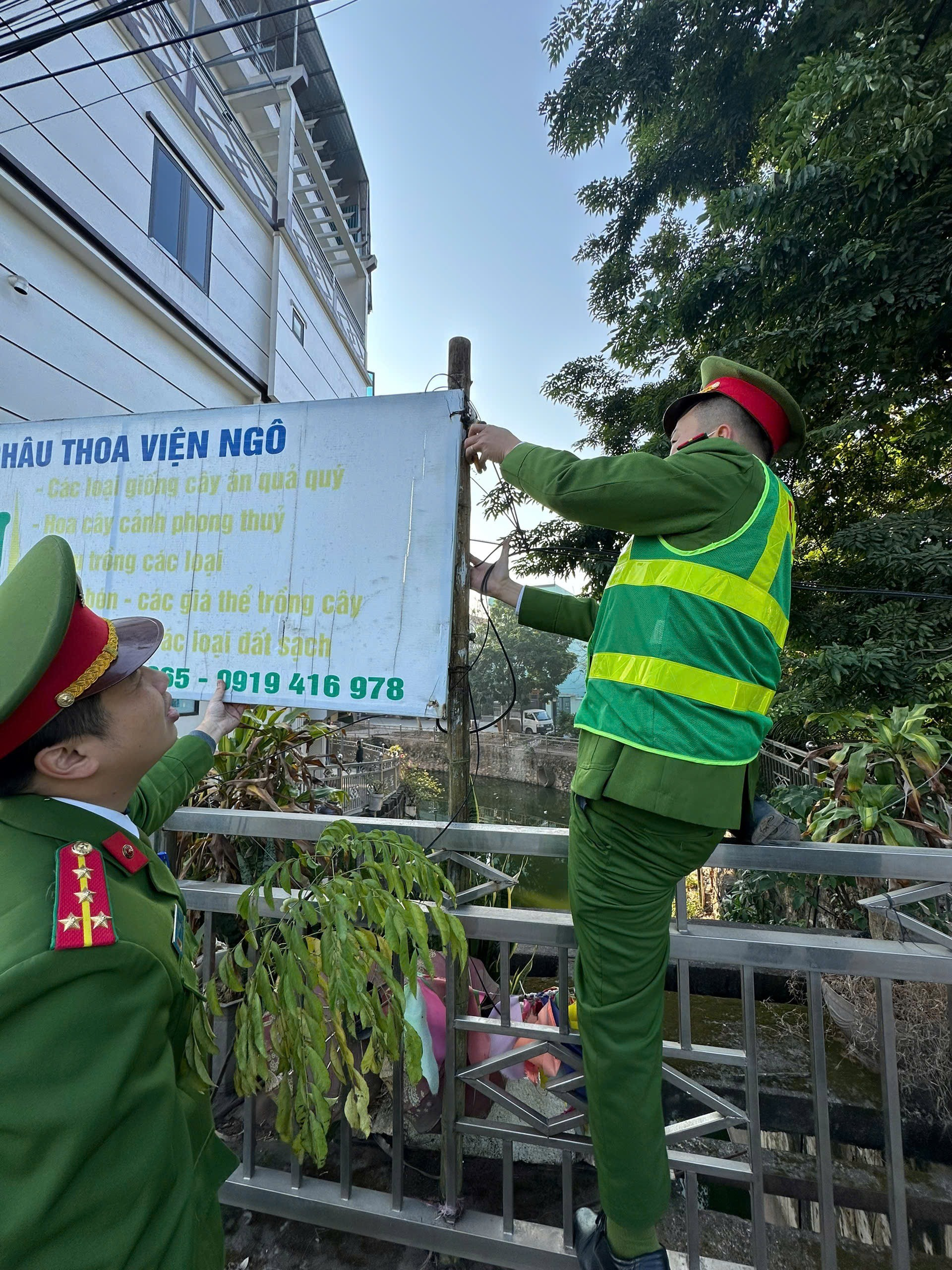 Đan Phượng tập trung khắc phục điểm nghẽn về trật tự đô thị, ùn tắc giao thông- Ảnh 2.