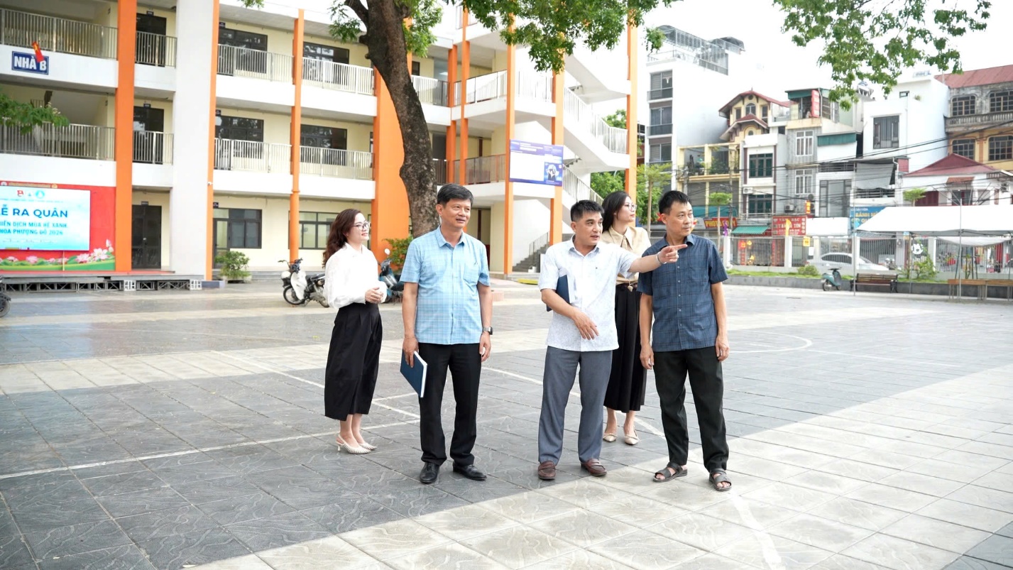 Đồng chí Nguyễn Huy Hoàng - Chủ tịch UBND xã Hoài Đức kiểm tra tại các điểm thi vào lớp 10 - Sẵn sàng mọi điều kiện tốt nhất cho các sĩ tử!- Ảnh 1.