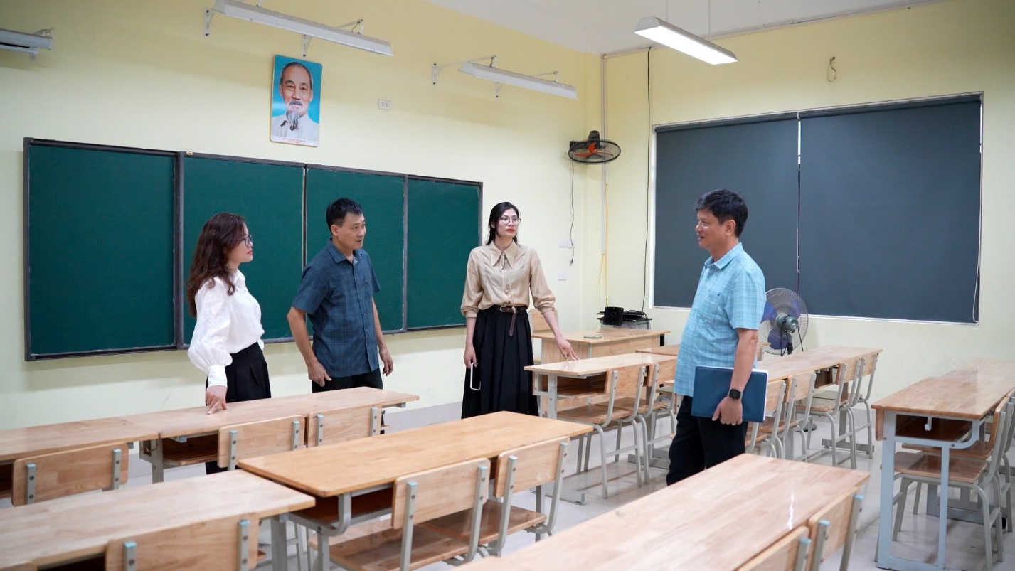 Đồng chí Nguyễn Huy Hoàng - Chủ tịch UBND xã Hoài Đức kiểm tra tại các điểm thi vào lớp 10 - Sẵn sàng mọi điều kiện tốt nhất cho các sĩ tử!- Ảnh 5.