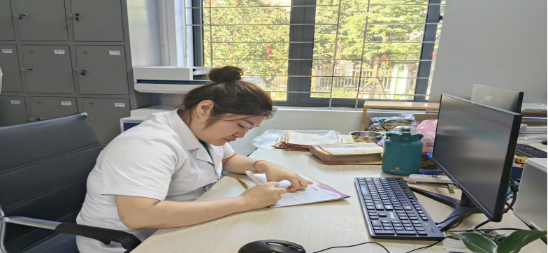 Bài viết về tấm gương người tốt việc tốt “cô Nguyễn Thị Thu Hà – Nhân viên y tế trường mầm non Ánh Sao luôn trách nhiệm – Gương mẫu – Tận tụy”- Ảnh 1.