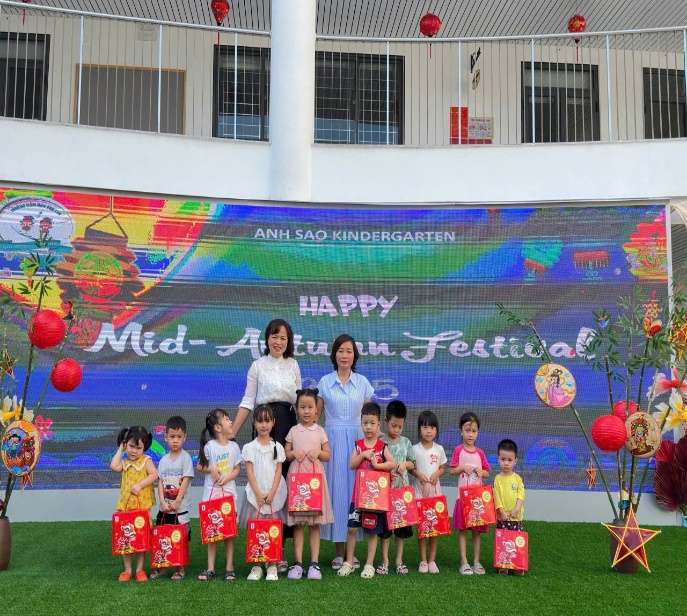 Bài viết về tấm gương người tốt việc tốt “Cô giáo Nguyễn Thị Hạnh – Người gieo yêu thương bằng trái tim của nhà giáo” Năm học 2025 - 2026- Ảnh 4.