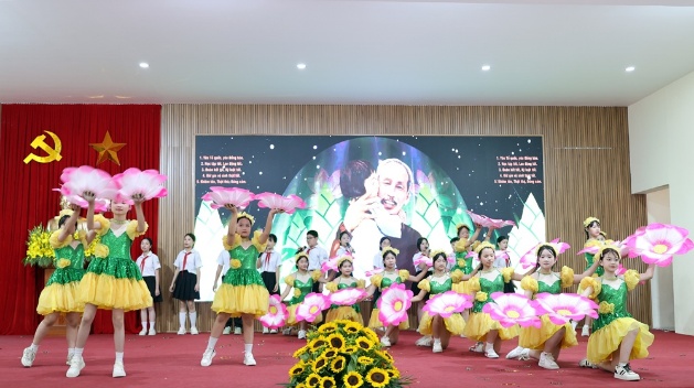 Xuân Mai: phát động Tháng hành động vì trẻ em năm 2026, trao quà cho trẻ em có hoàn cảnh khó khăn- Ảnh 2.