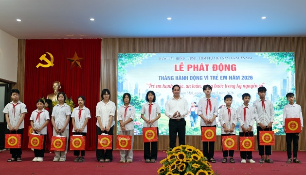 Xuân Mai: phát động Tháng hành động vì trẻ em năm 2026, trao quà cho trẻ em có hoàn cảnh khó khăn- Ảnh 8.
