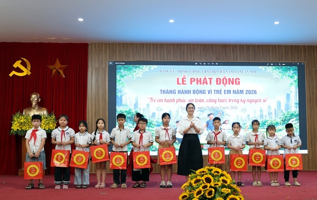 Xuân Mai: phát động Tháng hành động vì trẻ em năm 2026, trao quà cho trẻ em có hoàn cảnh khó khăn- Ảnh 10.