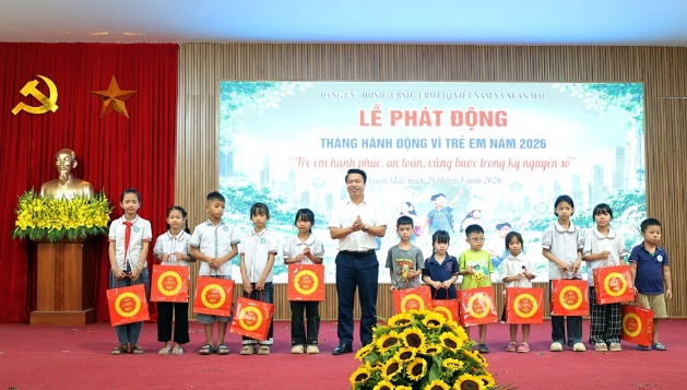 Xuân Mai: phát động Tháng hành động vì trẻ em năm 2026, trao quà cho trẻ em có hoàn cảnh khó khăn- Ảnh 11.