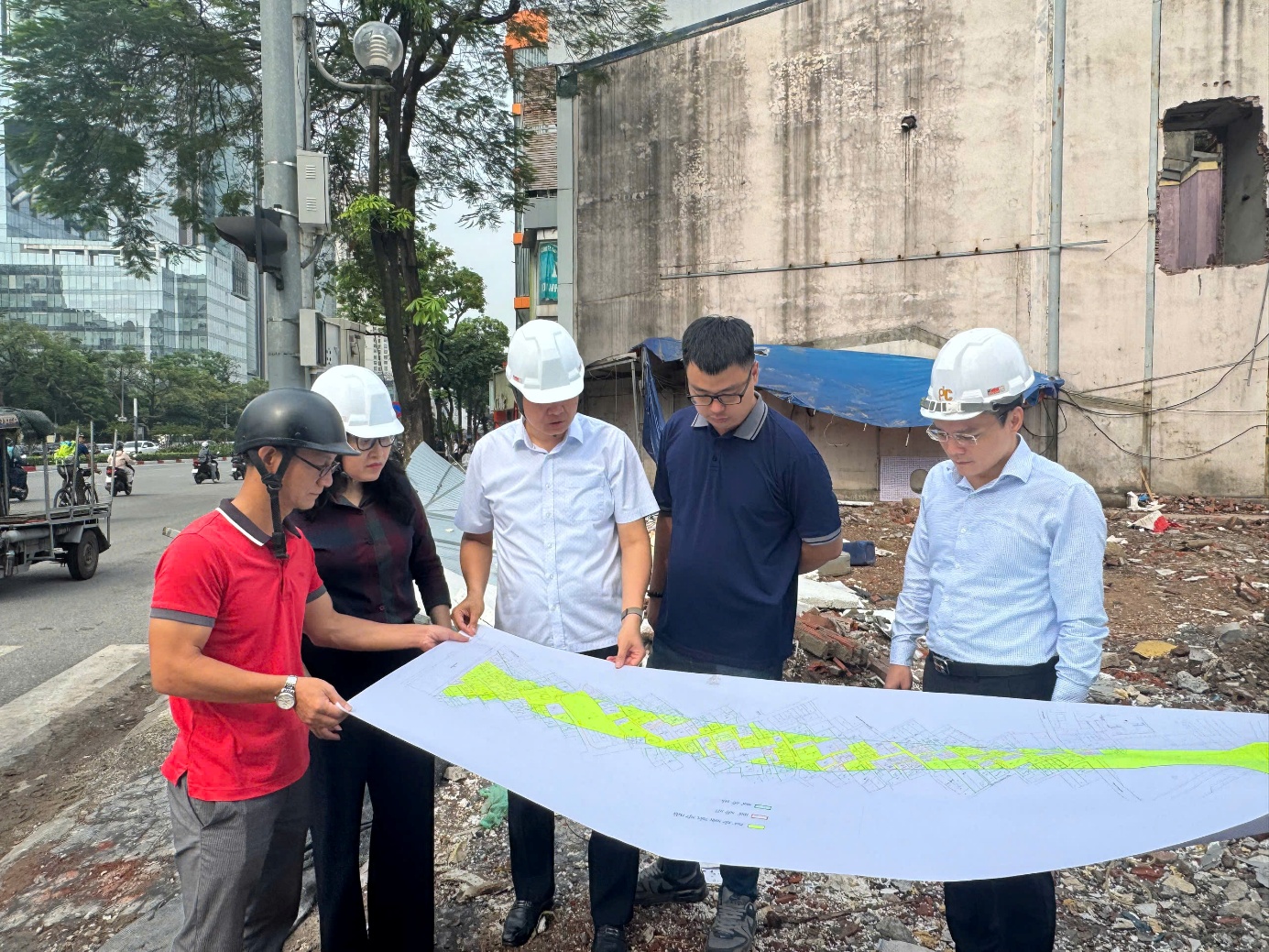 Phường Yên Hòa hoàn thành công tác giải phóng mặt bằng tuyến đường Vành đai 2,5: Dấu ấn của quyết tâm, trách nhiệm và đồng thuận từ lòng dân, quyết tâm vì diện mạo đô thị mới- Ảnh 2.