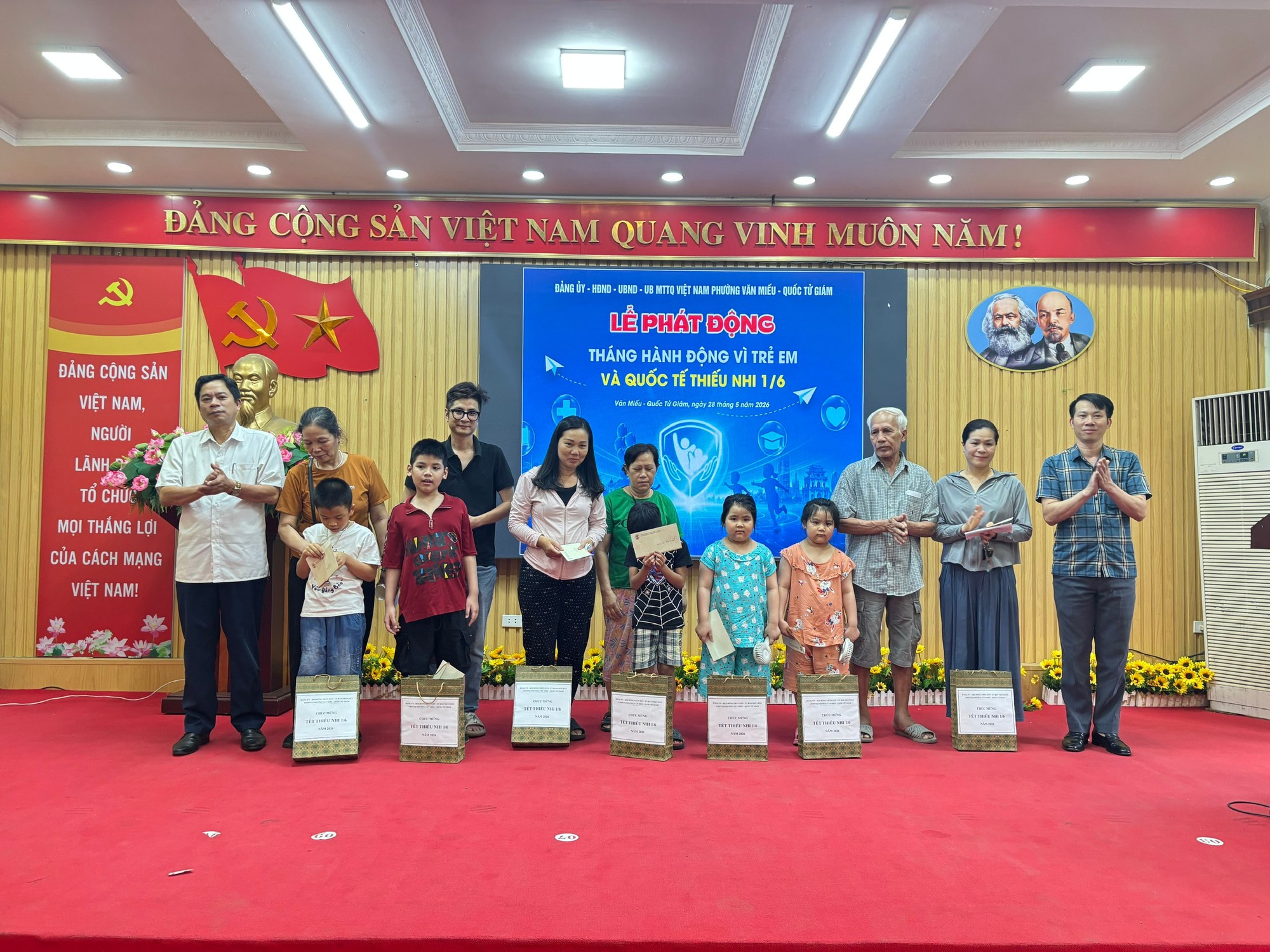 Phường Văn Miếu - Quốc Tử Giám chung tay chăm lo cho trẻ em có hoàn cảnh khó khăn- Ảnh 3.