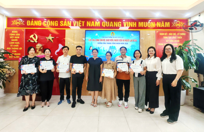 Sôi nổi Giải Cầu lông dành cho cán bộ, giáo viên, nhân viên và người lao động trường Tiểu học Hoàng Liệt - hưởng ứng Tháng Công nhân năm 2026- Ảnh 5.