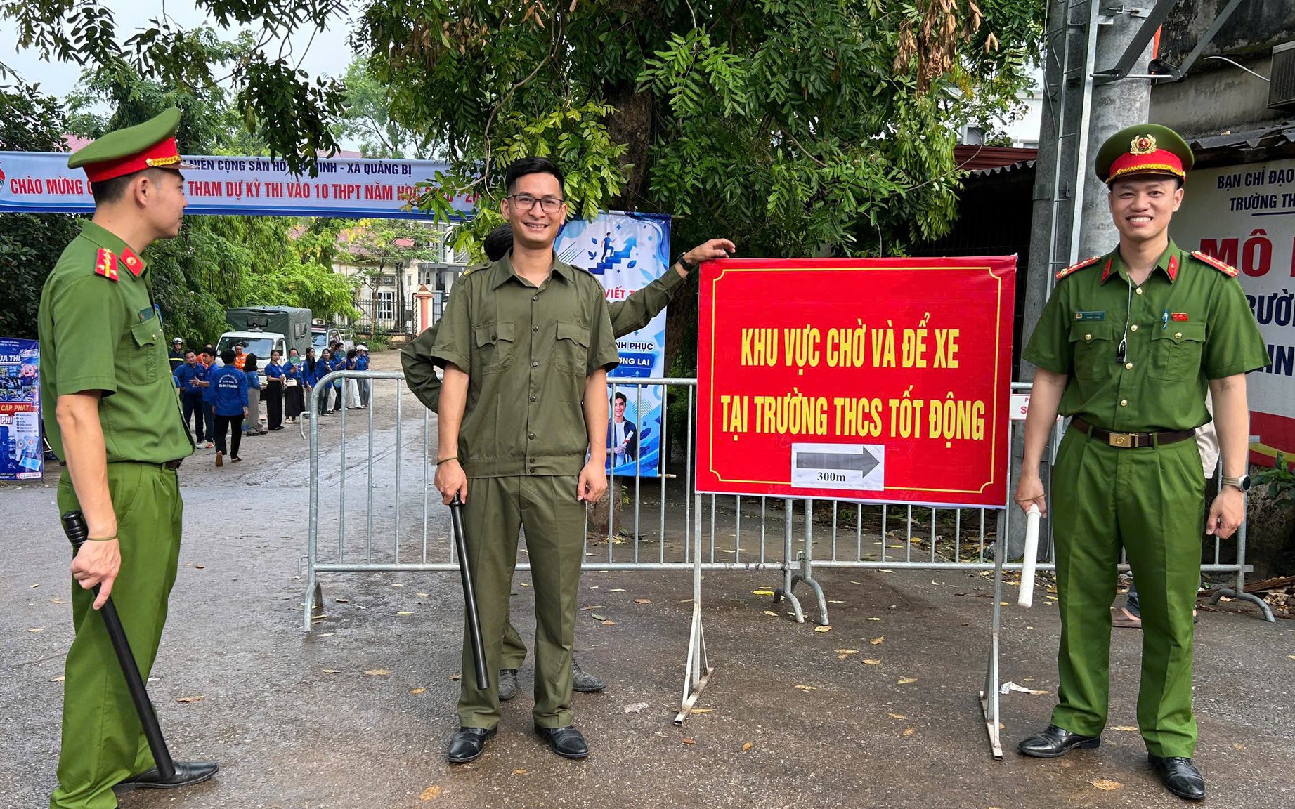 Công an xã Quảng Bị tích cực hỗ trợ, bảo đảm an ninh trật tự tại điểm thi tuyển sinh lớp 10 THPT Chúc Động