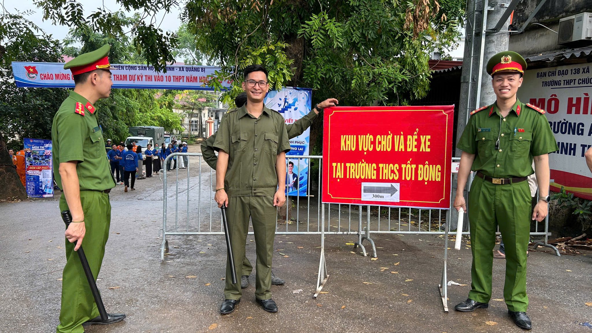 Công an xã Quảng Bị tích cực hỗ trợ, bảo đảm an ninh trật tự tại điểm thi tuyển sinh lớp 10 THPT Chúc Động- Ảnh 2.