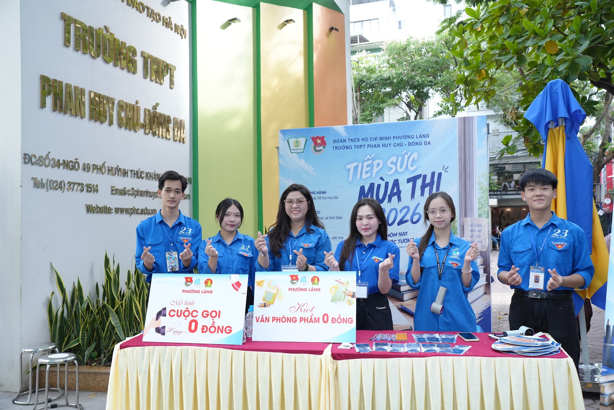 "Áo xanh tình nguyện" tiếp thêm động lực cho thí sinh thi vào lớp 10- Ảnh 4.