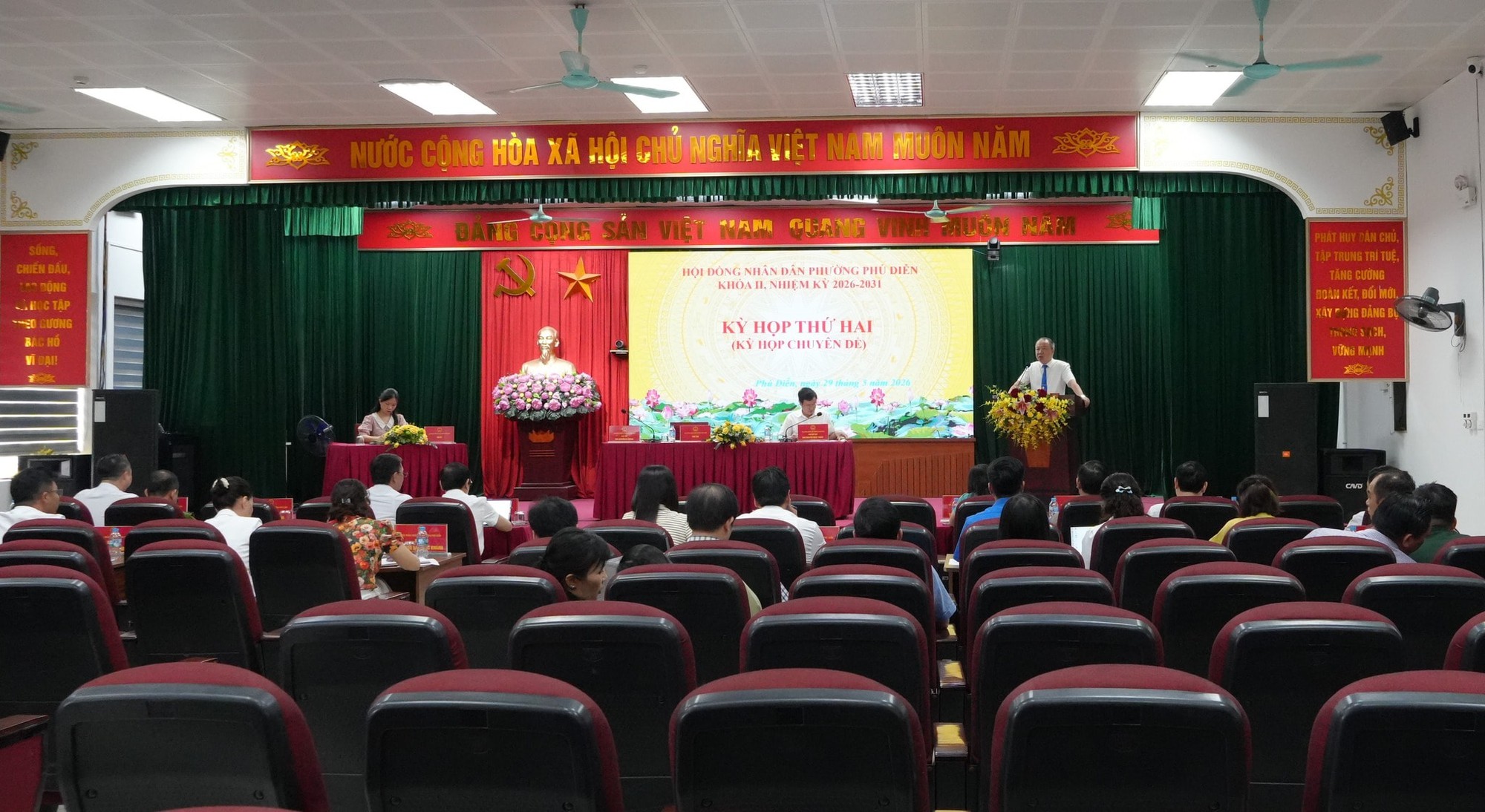 HĐND phường Phú Diễn thông qua nghị quyết về chuyển đổi số và đầu tư công- Ảnh 1.