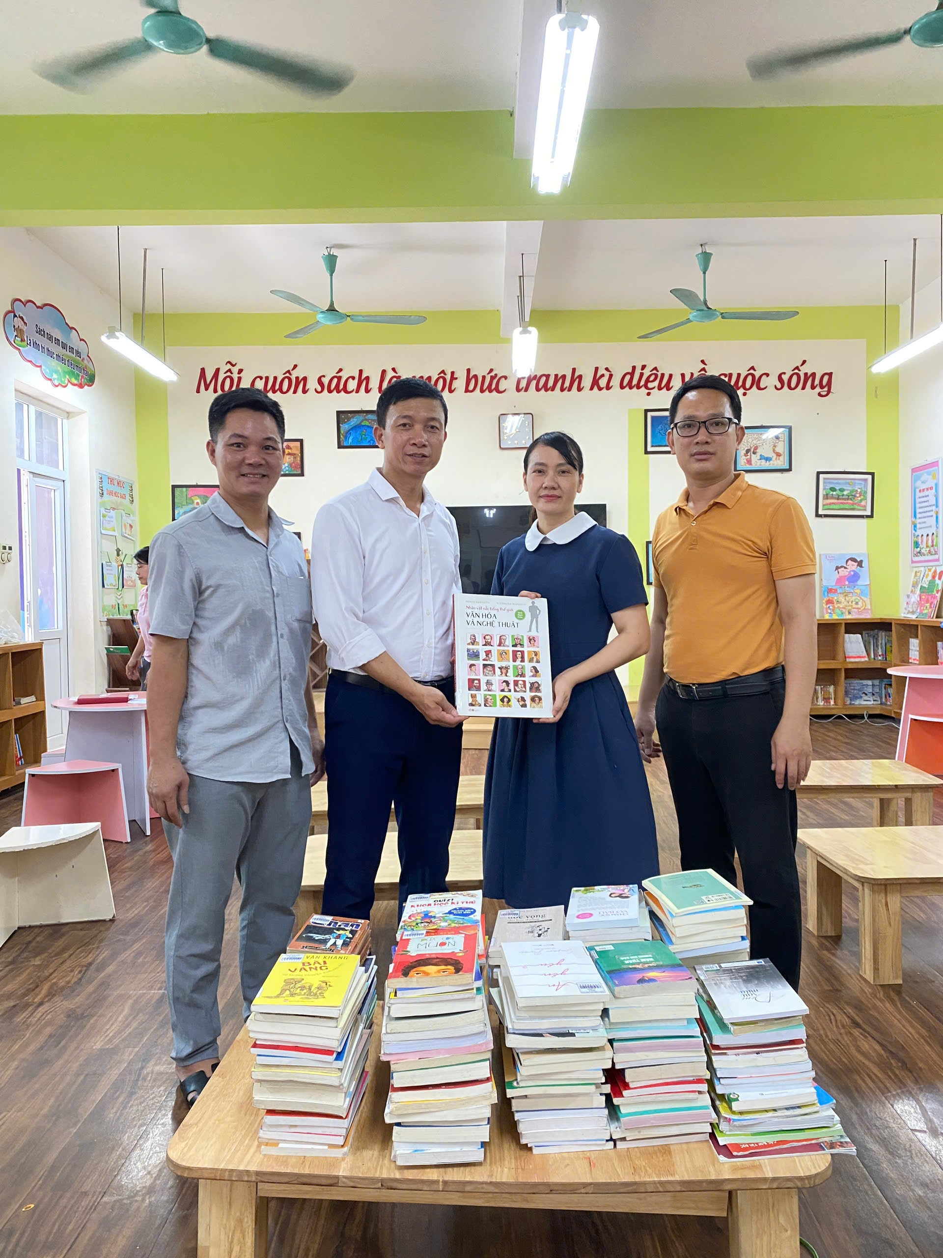 Xã Liên Minh phối hợp luân chuyển hơn ngàn đầu sách đến các trường Tiểu học trên địa bàn xã- Ảnh 3.