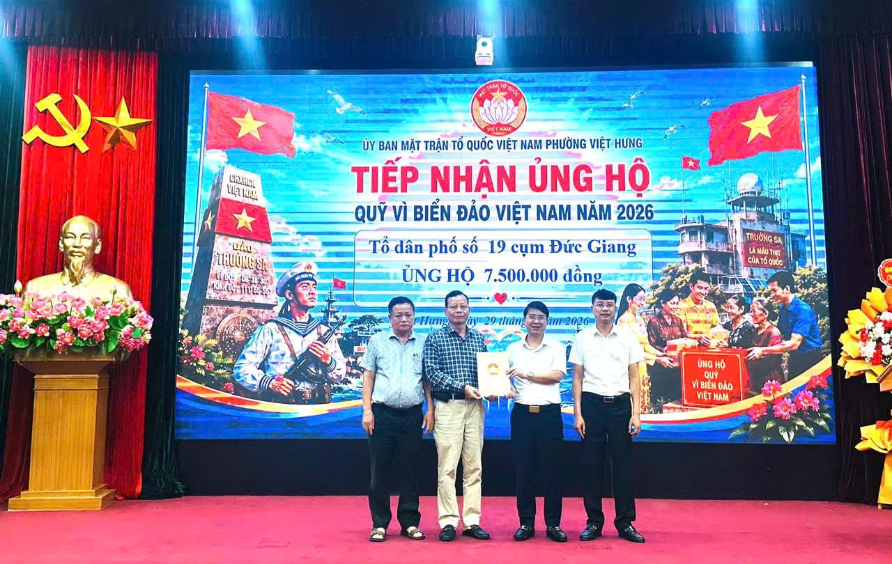 Phường Việt Hưng tiếp nhận hơn 2 tỷ đồng ủng hộ Quỹ Vì biển, đảo Việt Nam và Quỹ Vì người nghèo- Ảnh 2.